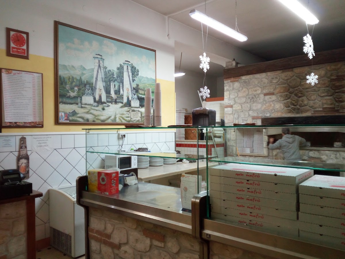 Pizzeria Rosticceria New Metro' (Feste E Banchetti)
